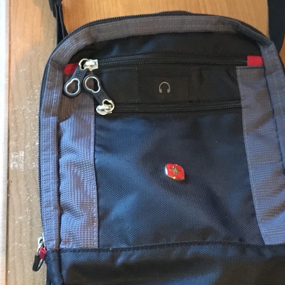 Swiss Gear crossbody bag